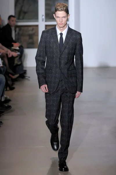 Look 11